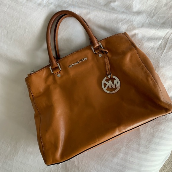 MICHAEL KORS Large Crossbody/Tote - Picture 1 of 8
